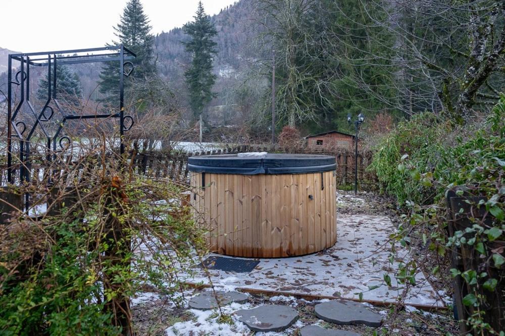 La Maison Des Jolicoeurs Saint-Christophe-sur-Guiers Exterior foto